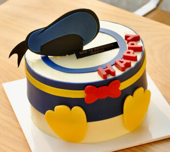 K013-Donald duck fondant cake