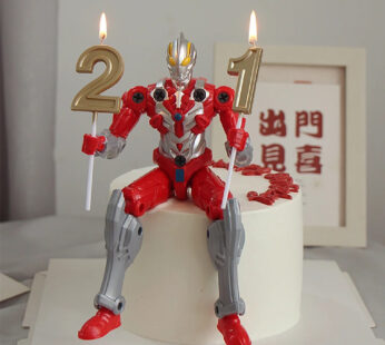 M017-Ultraman holding candle cake