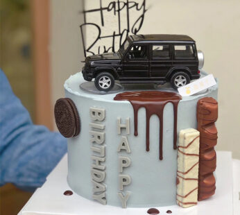 M022-Black car cake