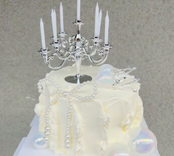 W017-White candlestick cake