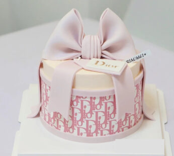 W034-Fondant dior cake