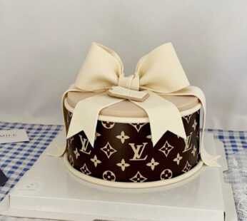 W035-Fondant lv cake