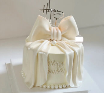 W038-White fondant bow cake