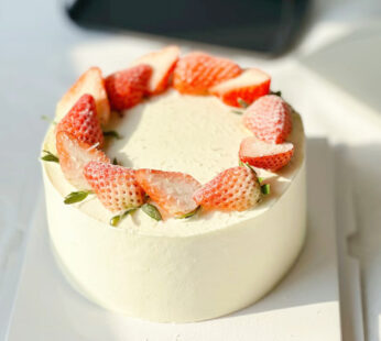 F002-Strawberry cream cake