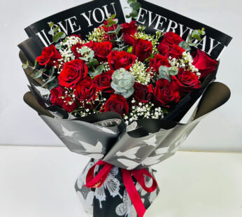 Red Roses Black Wrapping Paper Bouquet