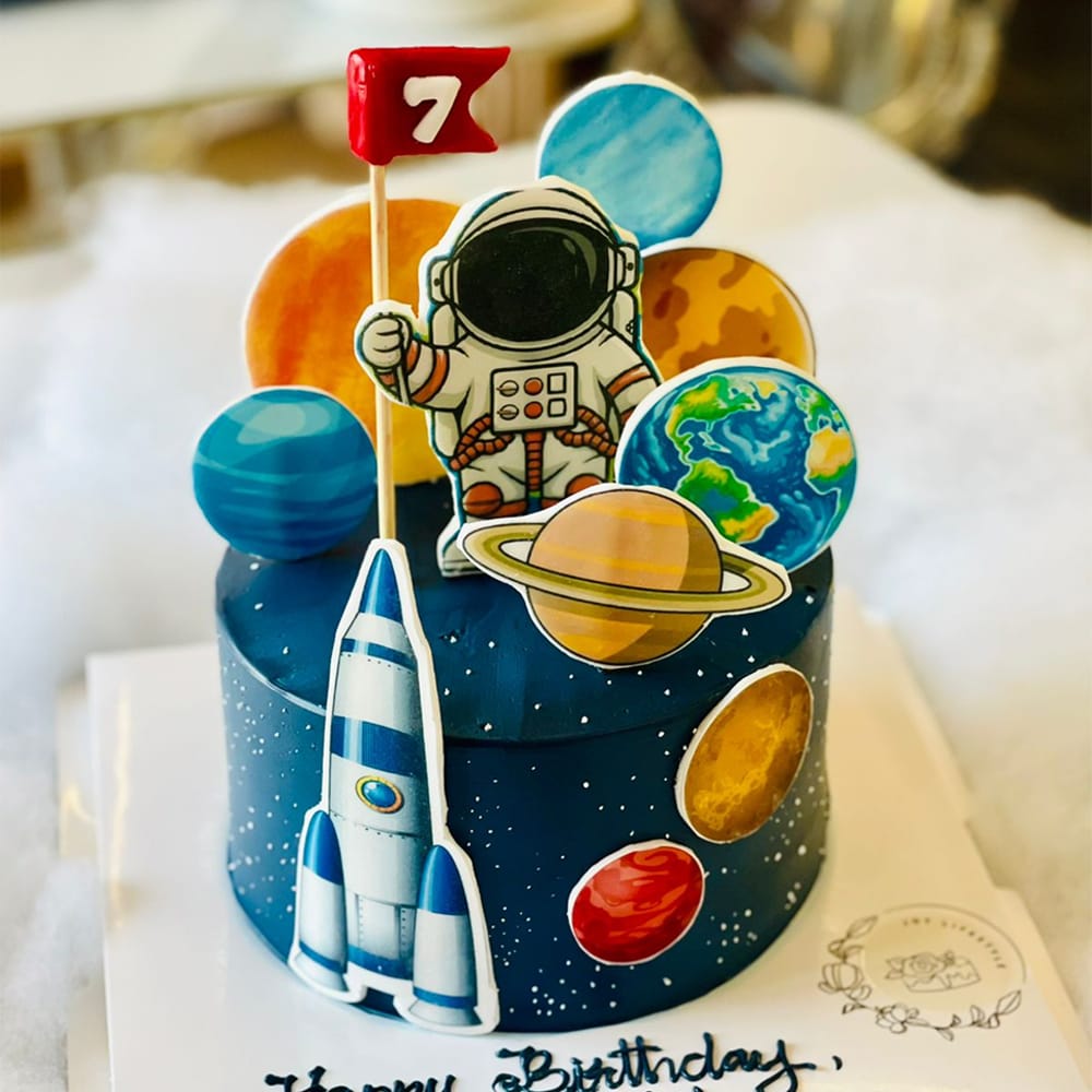 K106-Astronaut Cake