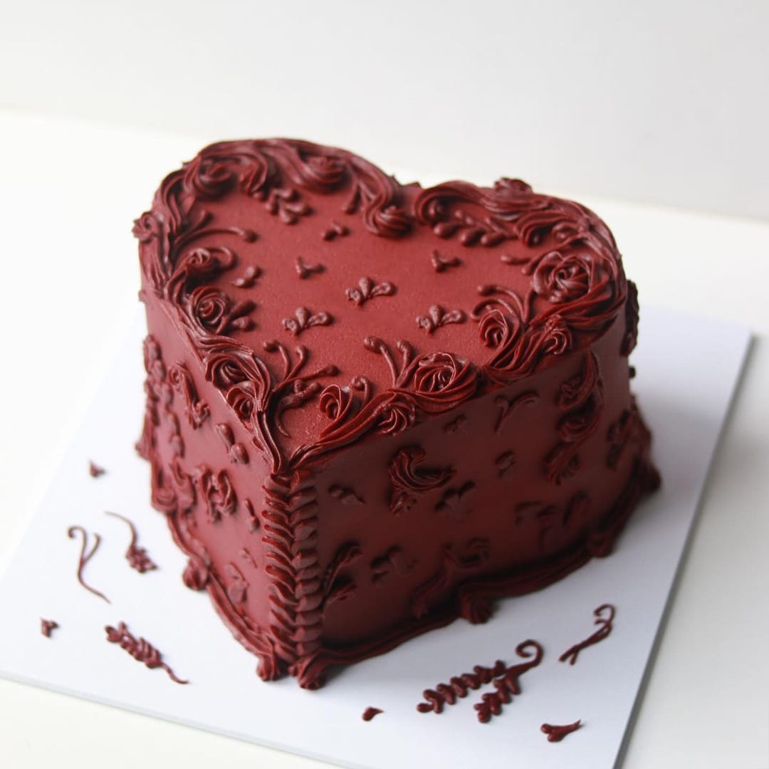 W313- Red Heart Cake