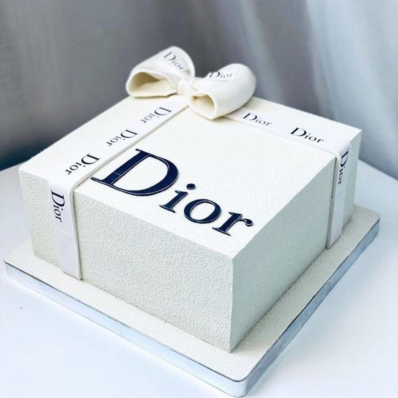 W330- Dior Cake