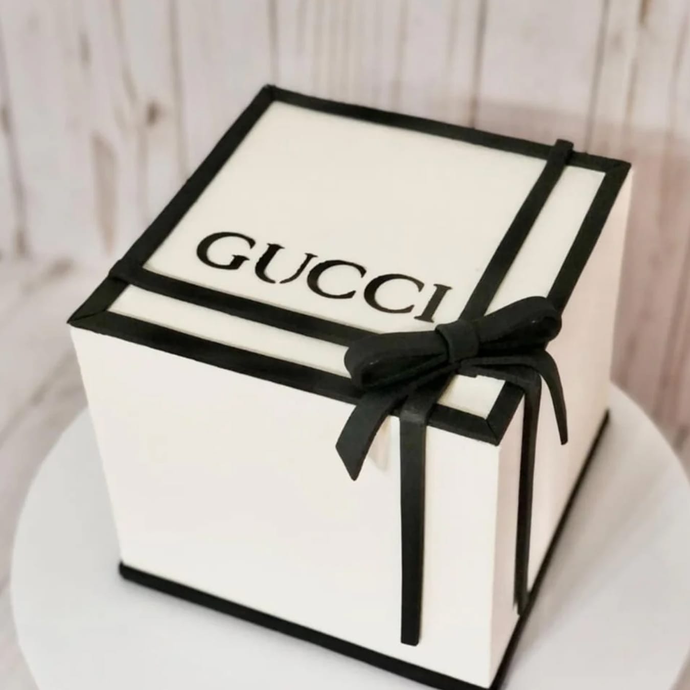 W331- GUCCI Cake