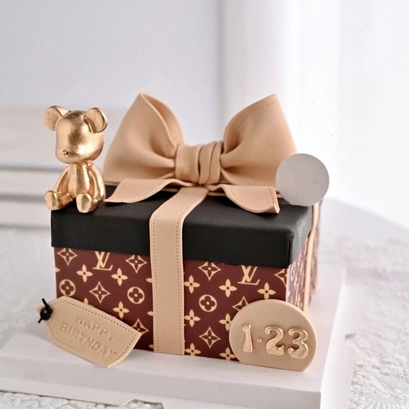 W338- Louis Vuitton Cake