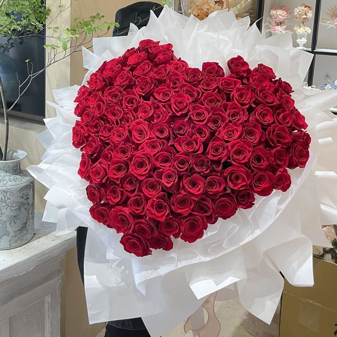 100 Red Rose bouquet